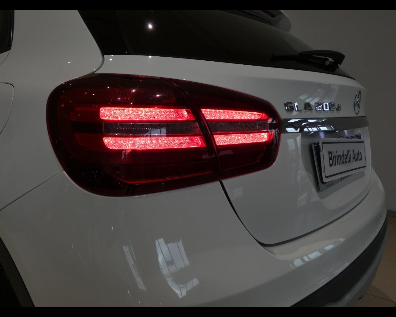 Mercedes-Benz GLA (X156) - GLA 200 d Automatic Business