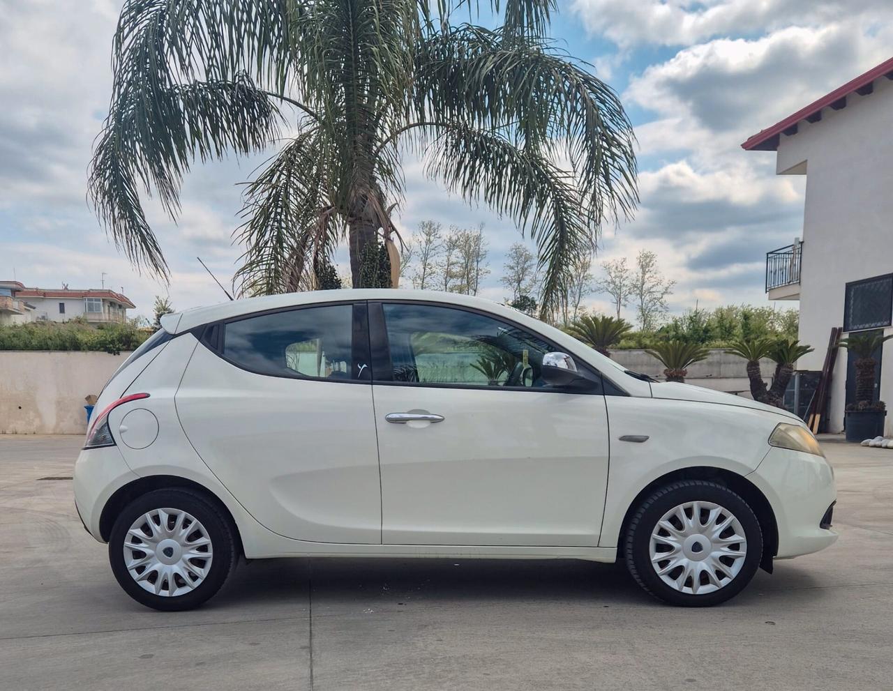 Lancia Ypsilon 1.3 MJT 16V 95 CV 5 porte S&S Silver