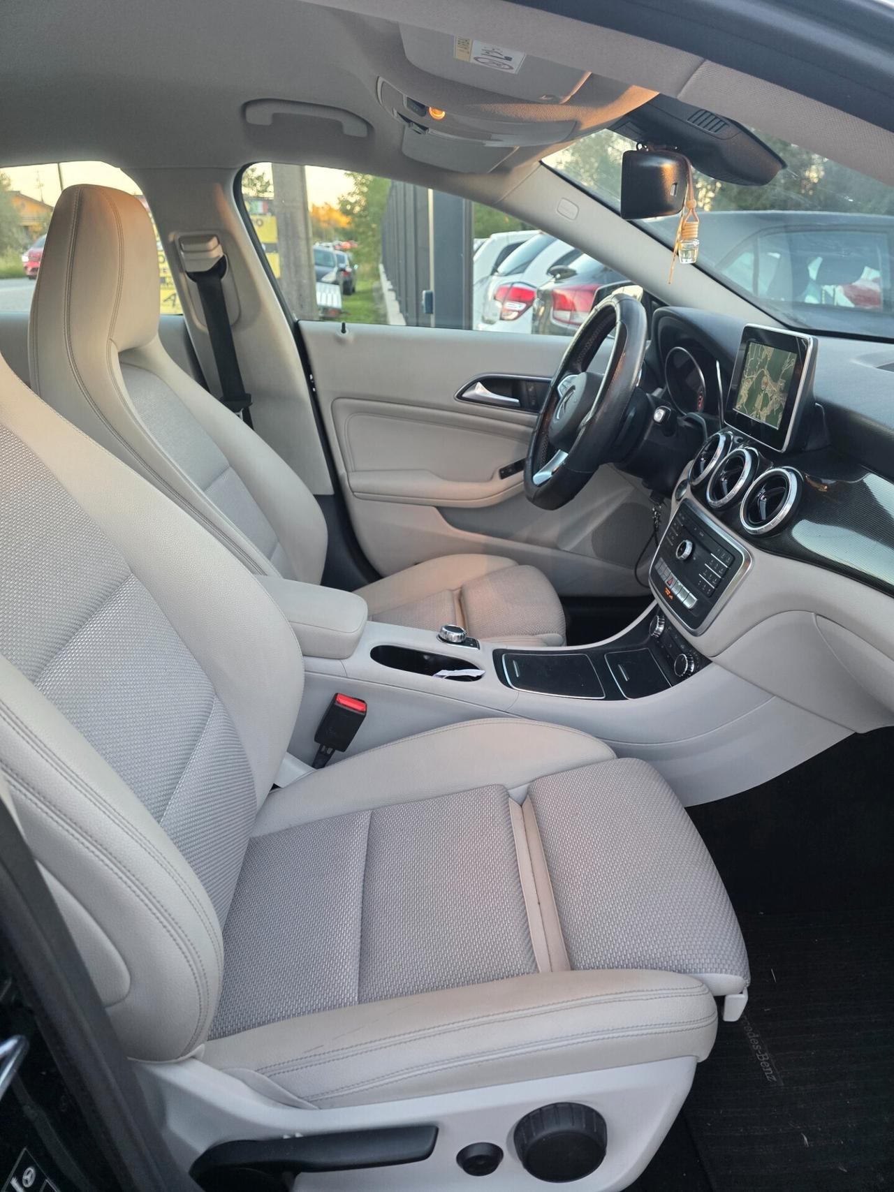 Mercedes-benz CLA 200 d Automatic Premium