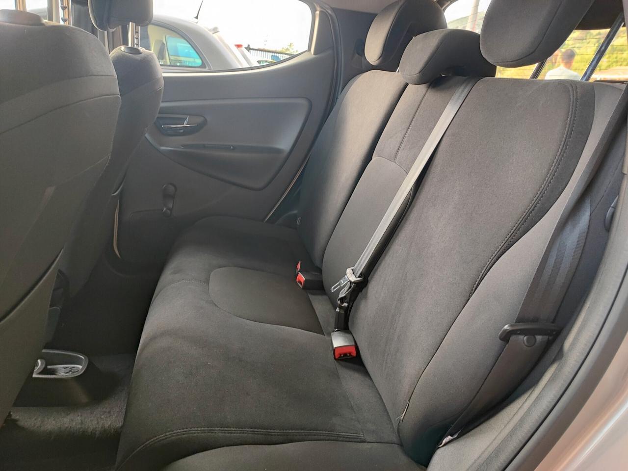 Lancia Ypsilon 1.2 69 CV 5 porte S&S Platinum