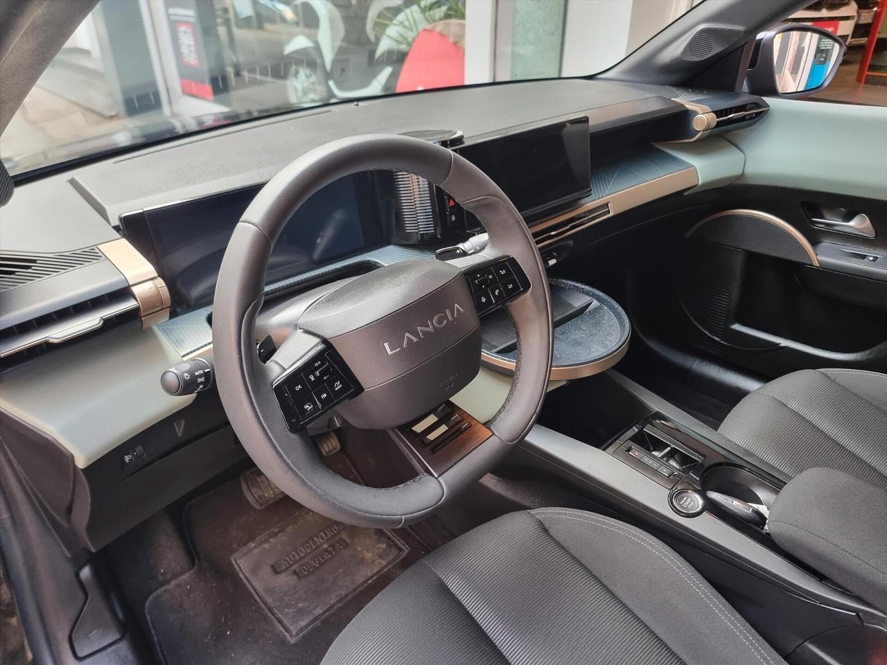 Lancia Ypsilon Hybrid e-DCT Edizione Cassina