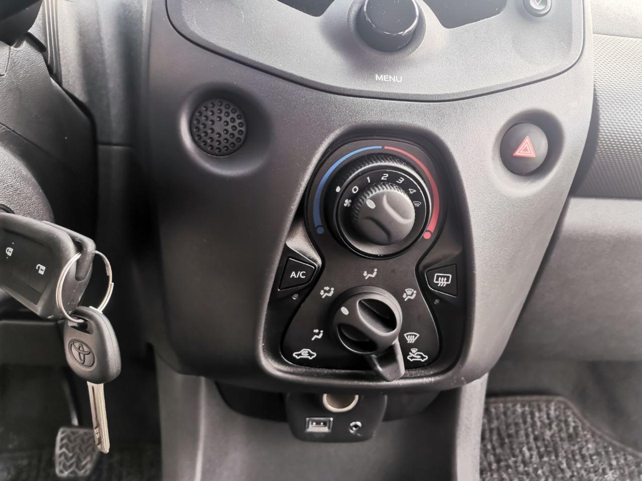 Toyota Aygo Connect 1.0 VVT-i 72CV 5 porte x-business