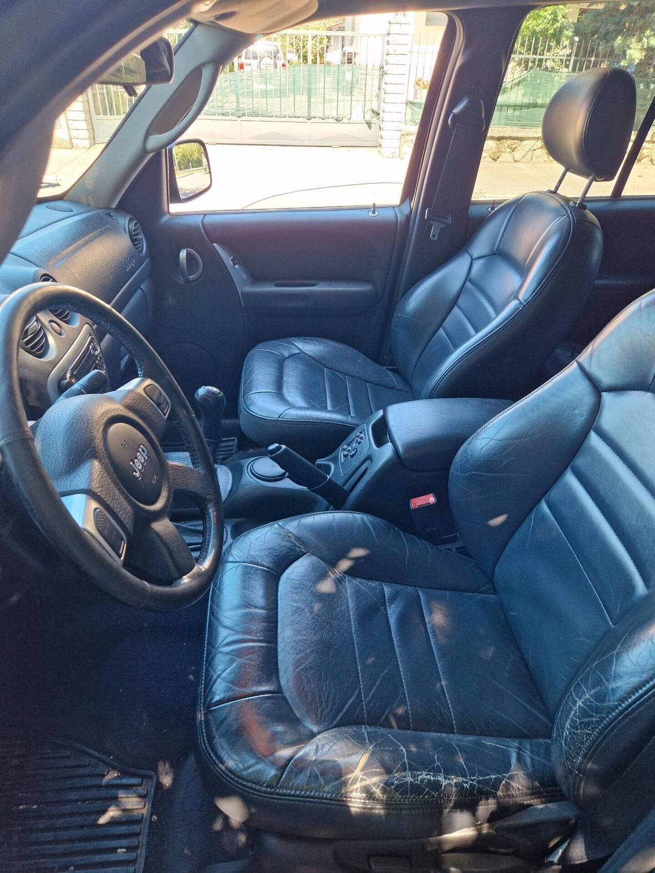 Jeep Cherokee 2.5 CRD Sport 4x4 inseribile