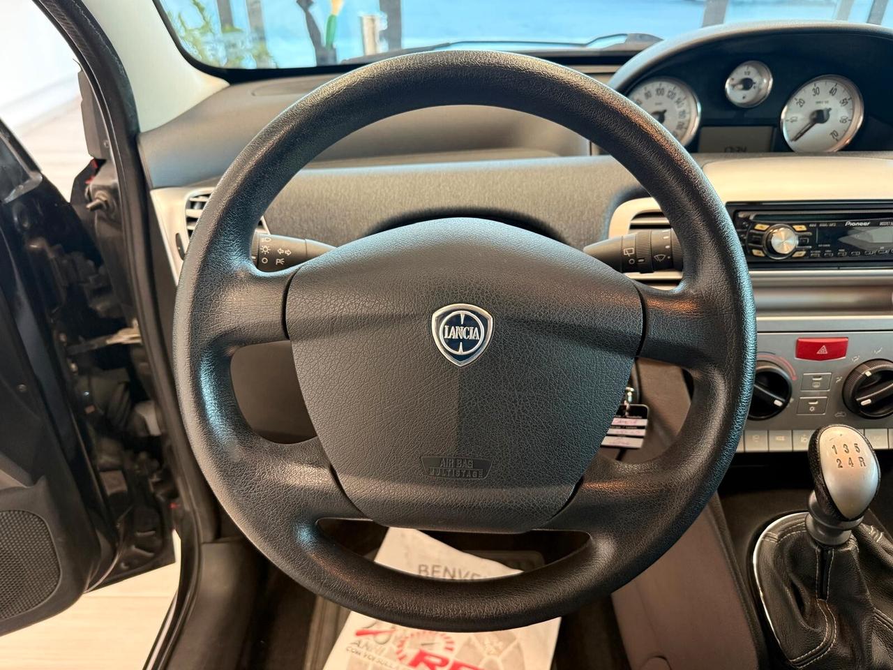 Lancia Ypsilon 1.2 69 CV Unyca