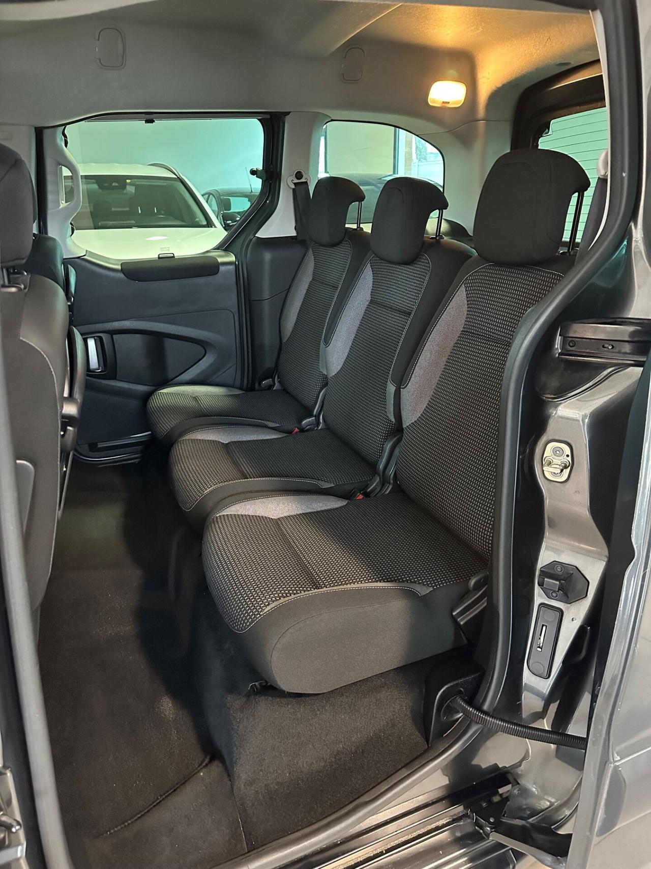 Peugeot Partner Tepee BlueHDi 100 Outdoor