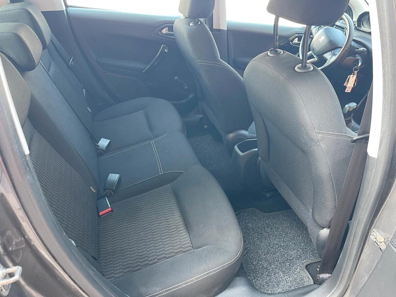 Peugeot 208 1.2 benz 82cv 5 porte - Neopatentati