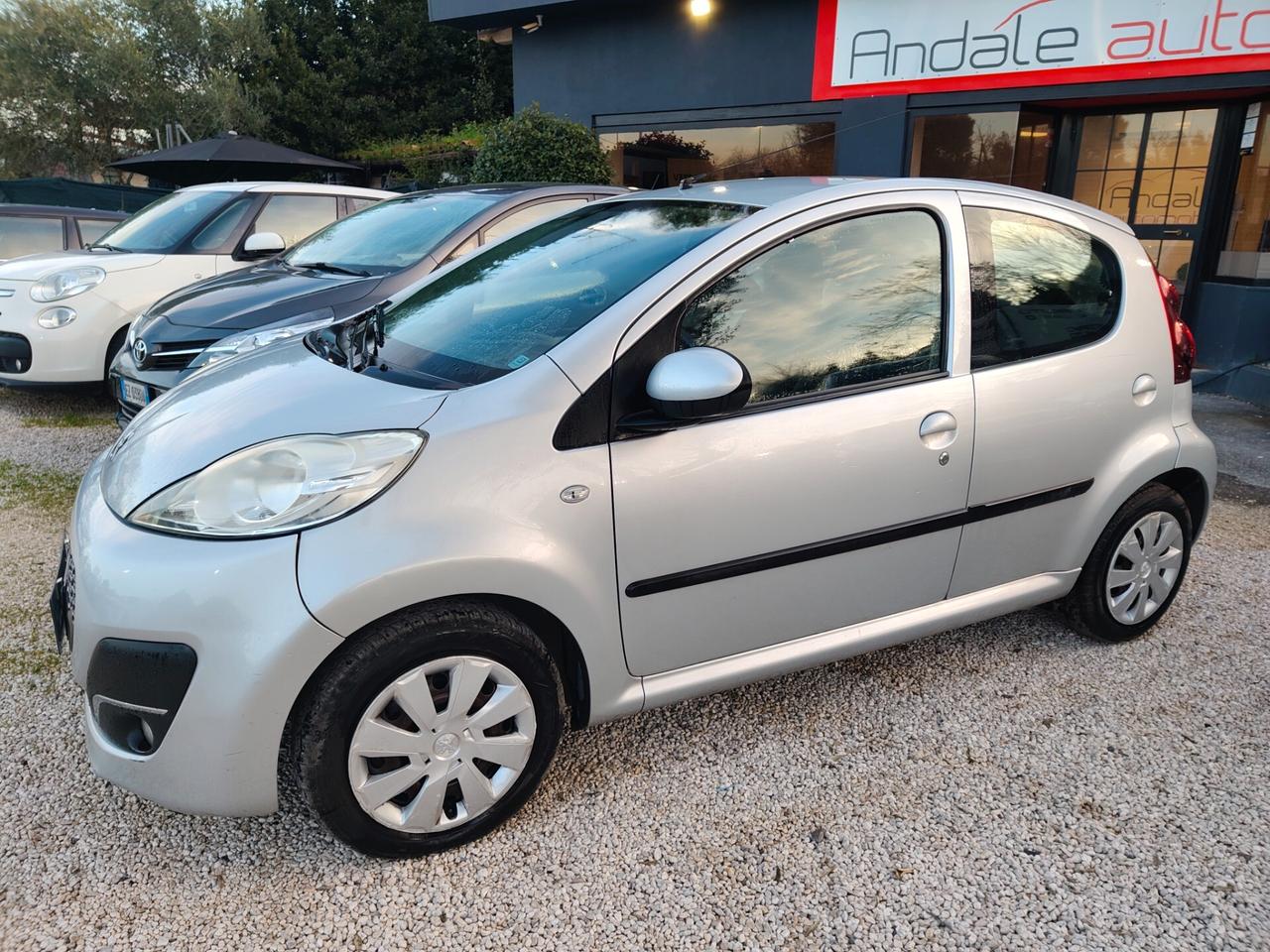 Peugeot 107 1.0 68CV 5p. CAMBIO AUTOMATICO SOLO 79000KM UNIPRO