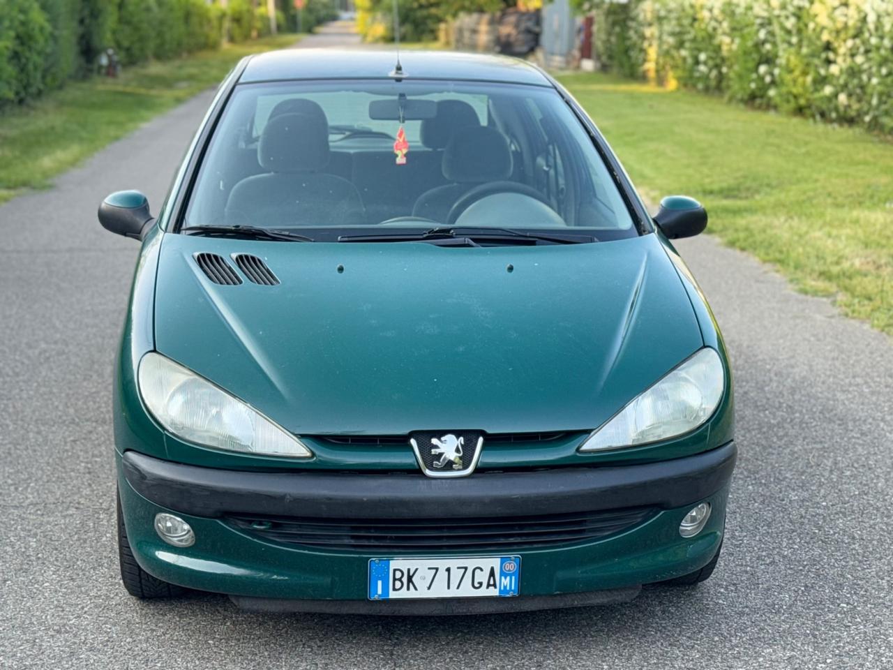 Peugeot 206 benzina con soli 110,000km
