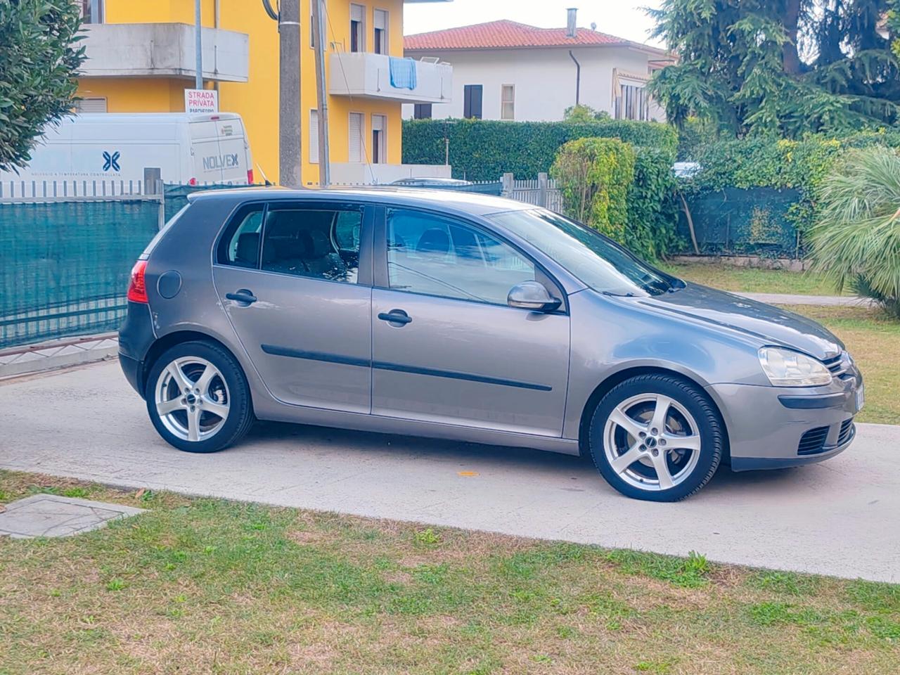Volkswagen Golf 1.9 TDI 5p. Sportline