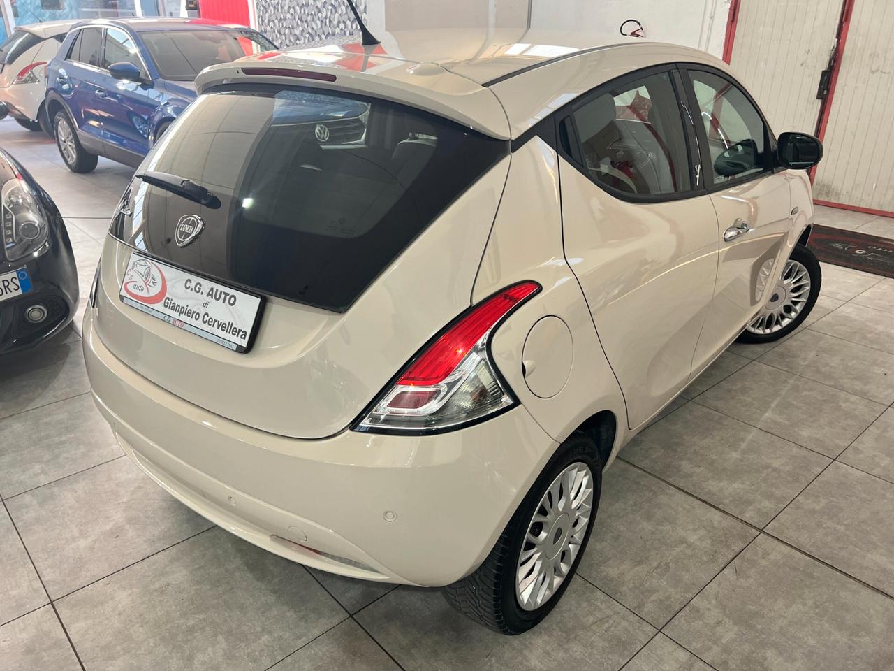 Lancia Ypsilon 1.2 69 CV Silver 2017