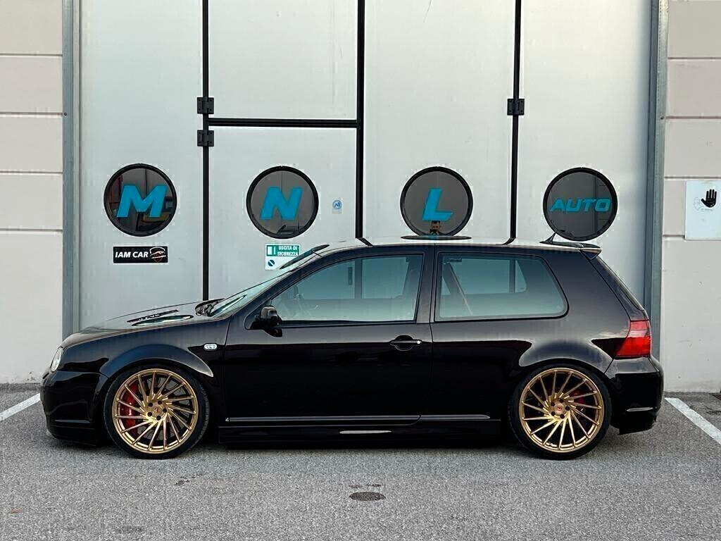Volkswagen Golf R32