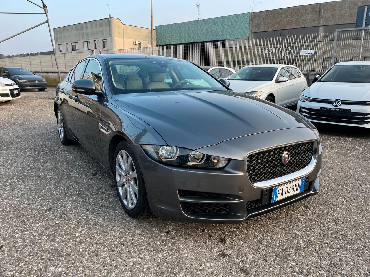 Jaguar XE 2.0 D Turbo 180CV aut. Pure