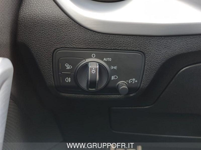 Audi Q2 35 TDI S tronic Identity Black