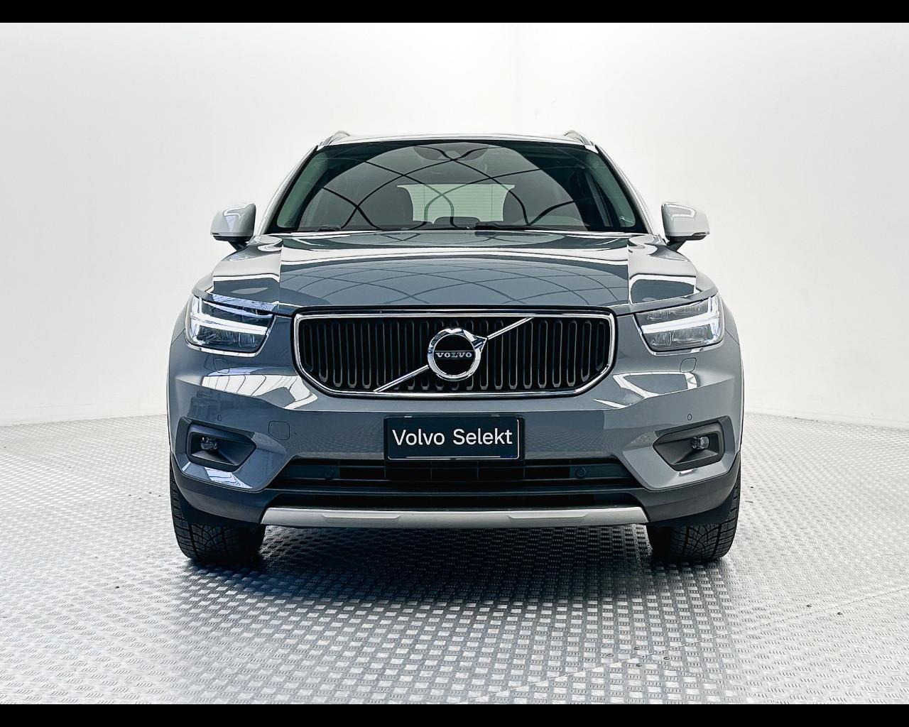 VOLVO XC40 B4 AWD Geartronic Momentum Pro