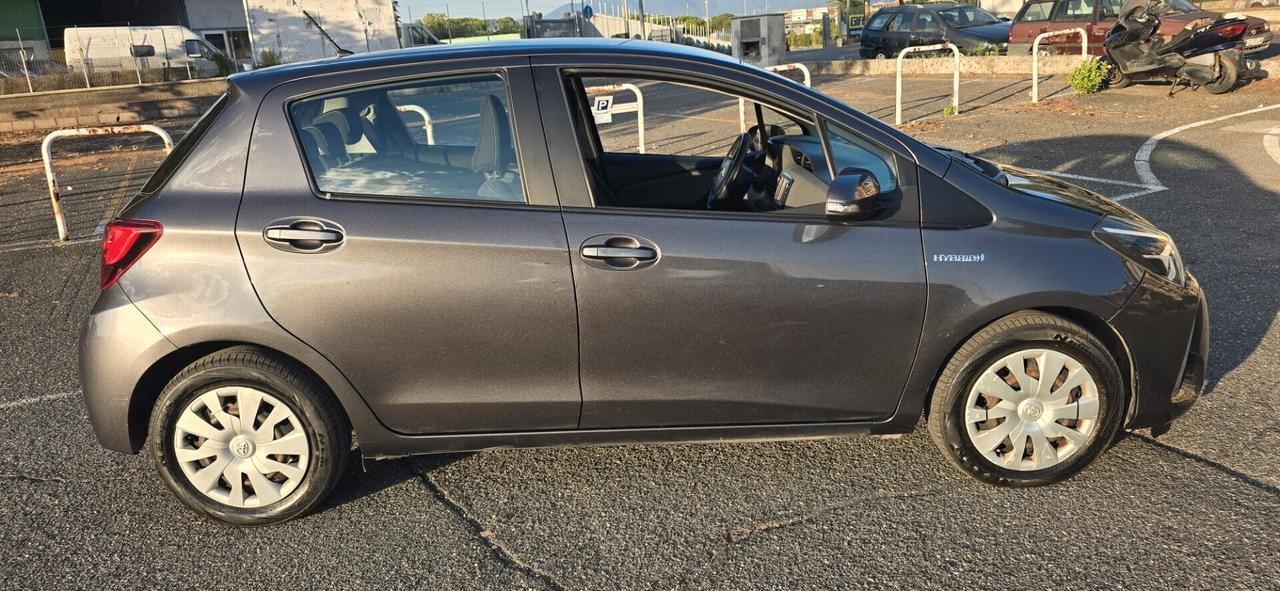 Toyota Yaris 1.5 Hybrid tagliandi Toyota ben accessoriata