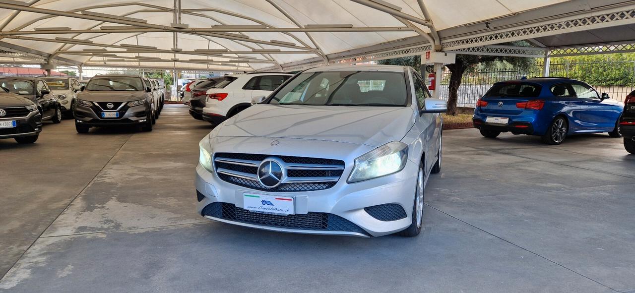 Mercedes A 180 CDI Premium * Navi - Led - Retrocamera *
