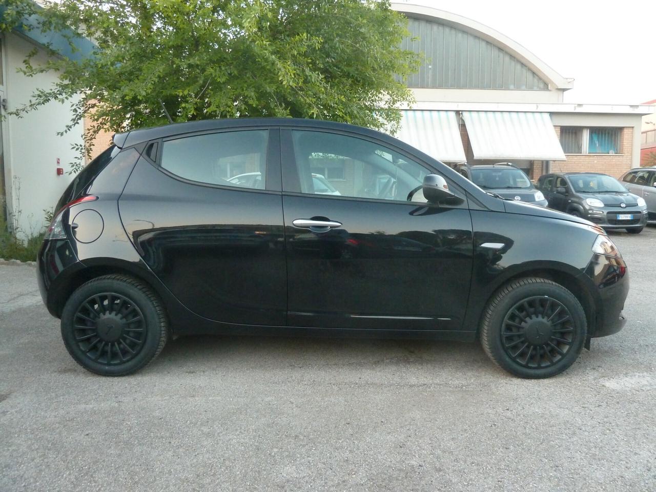 Lancia Ypsilon 1.0 FireFly 5 porte Hybrid UnYca