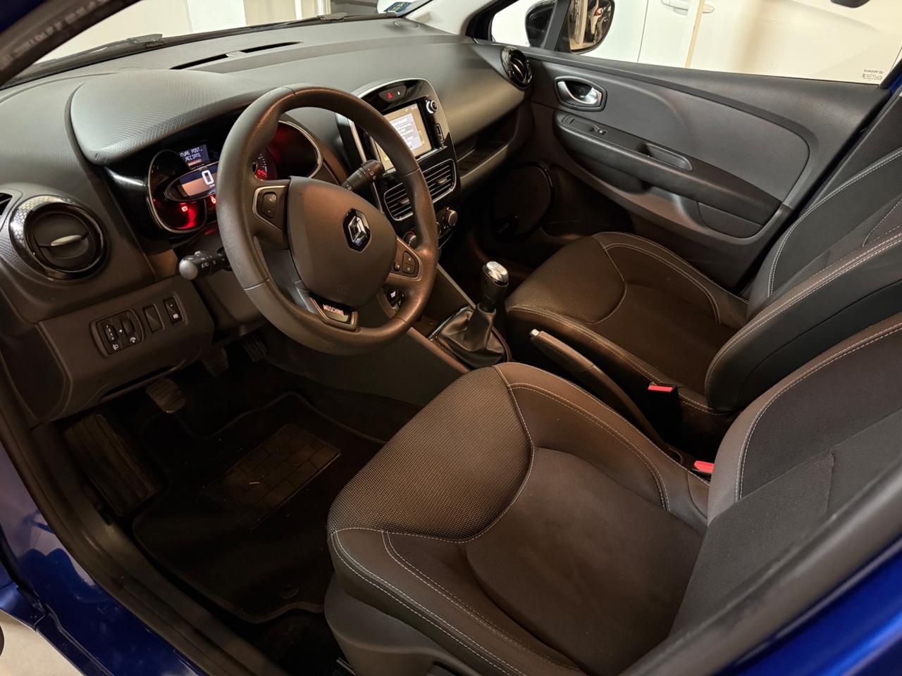 Renault Clio 1.5 dci 75 CV Moschino 5P