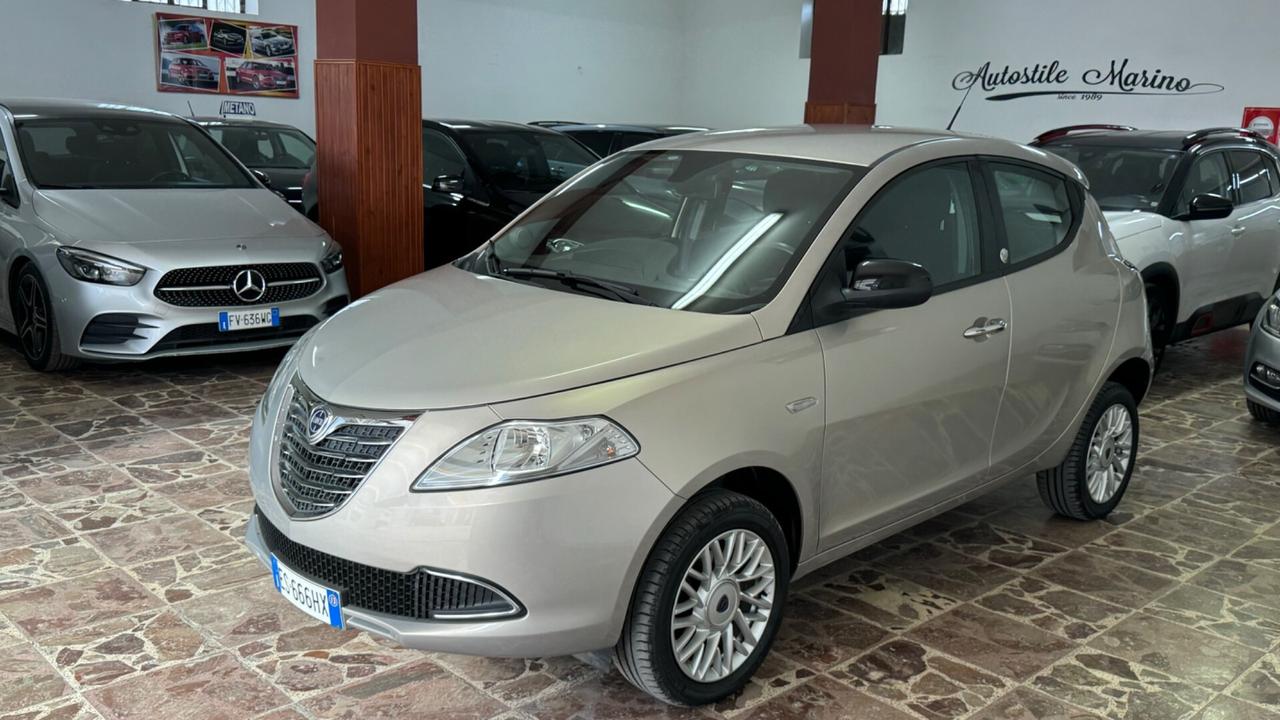 Lancia Ypsilon 0.9 TwinAir 85 CV 5 porte Metano Ecochic Silver