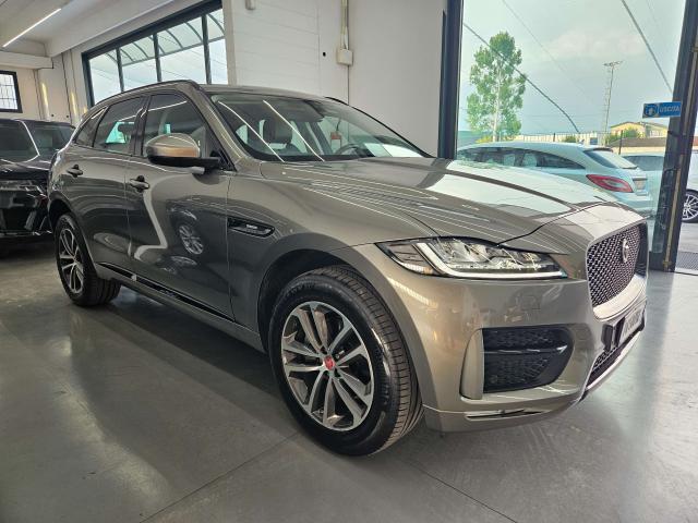 Jaguar F-Pace 2.0d i4 R-Sport240cv / Distribuzione nuova