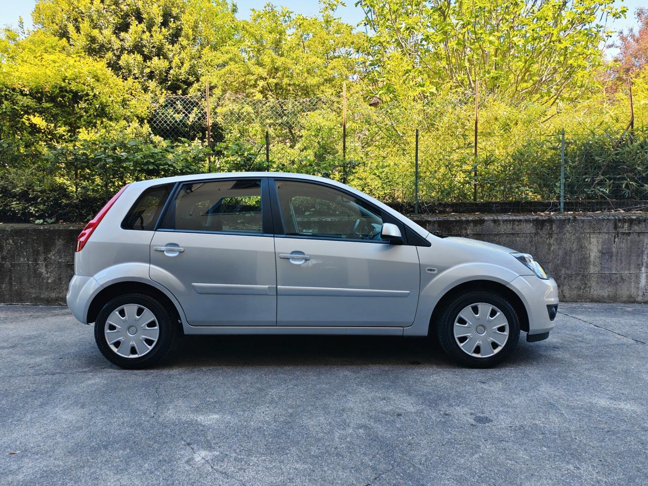 Ford Fiesta 1.2 BENZINA 75cv / 23.339km / Unipro