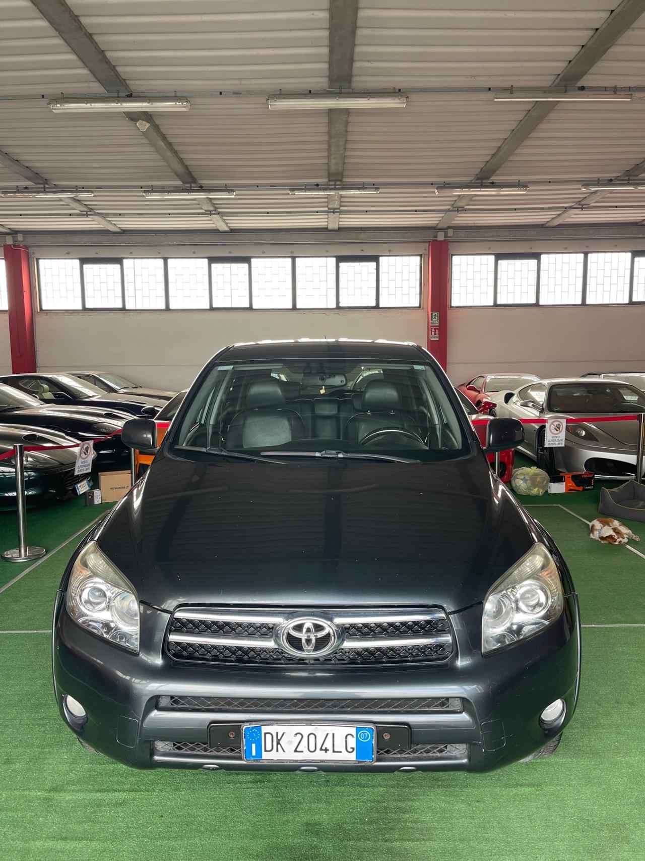 Toyota RAV4 2.2 D-4D 177 CV PERMUTE RATE