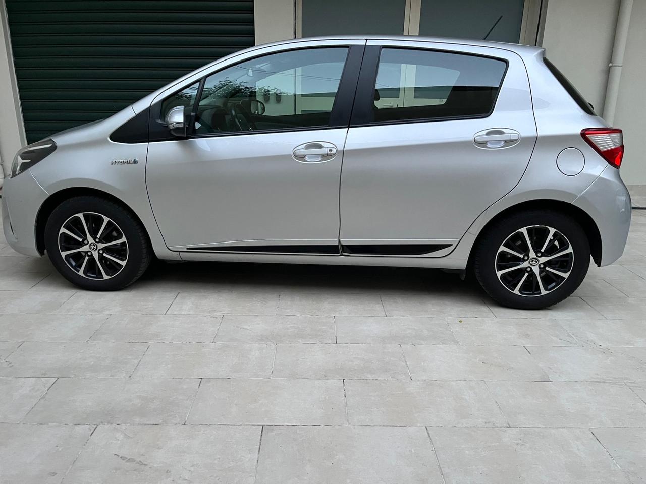 Toyota Yaris 1.5 Hybrid 5 porte Business