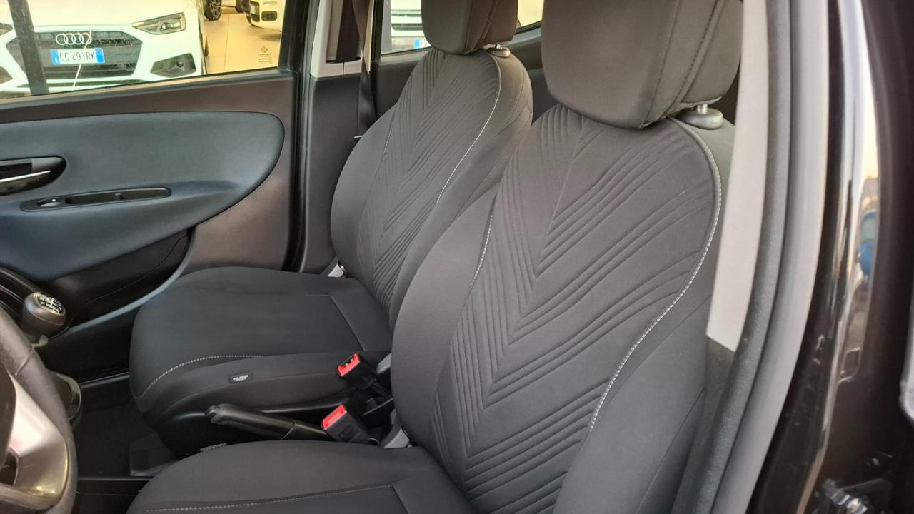 Lancia Ypsilon 5 Porte Ypsilon 1.0 firefly hybrid Gold s&s 70cv