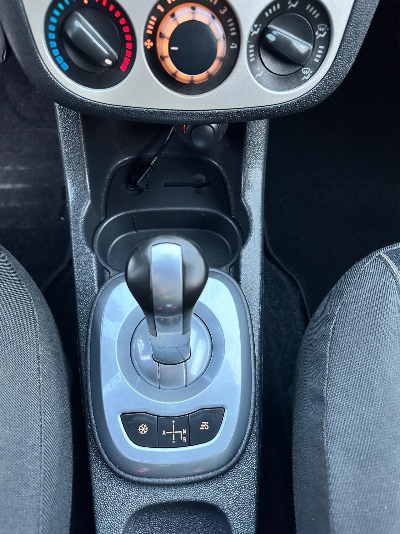 Opel Corsa 1.2 Benzina cambio automatico