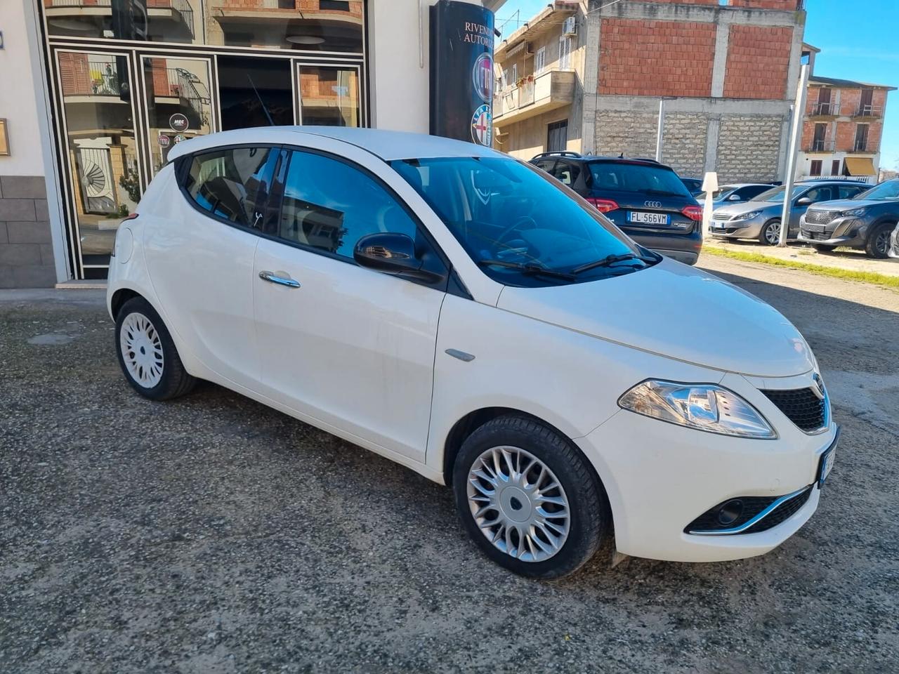 Lancia Ypsilon 1.2 69 CV 5 porte Gold