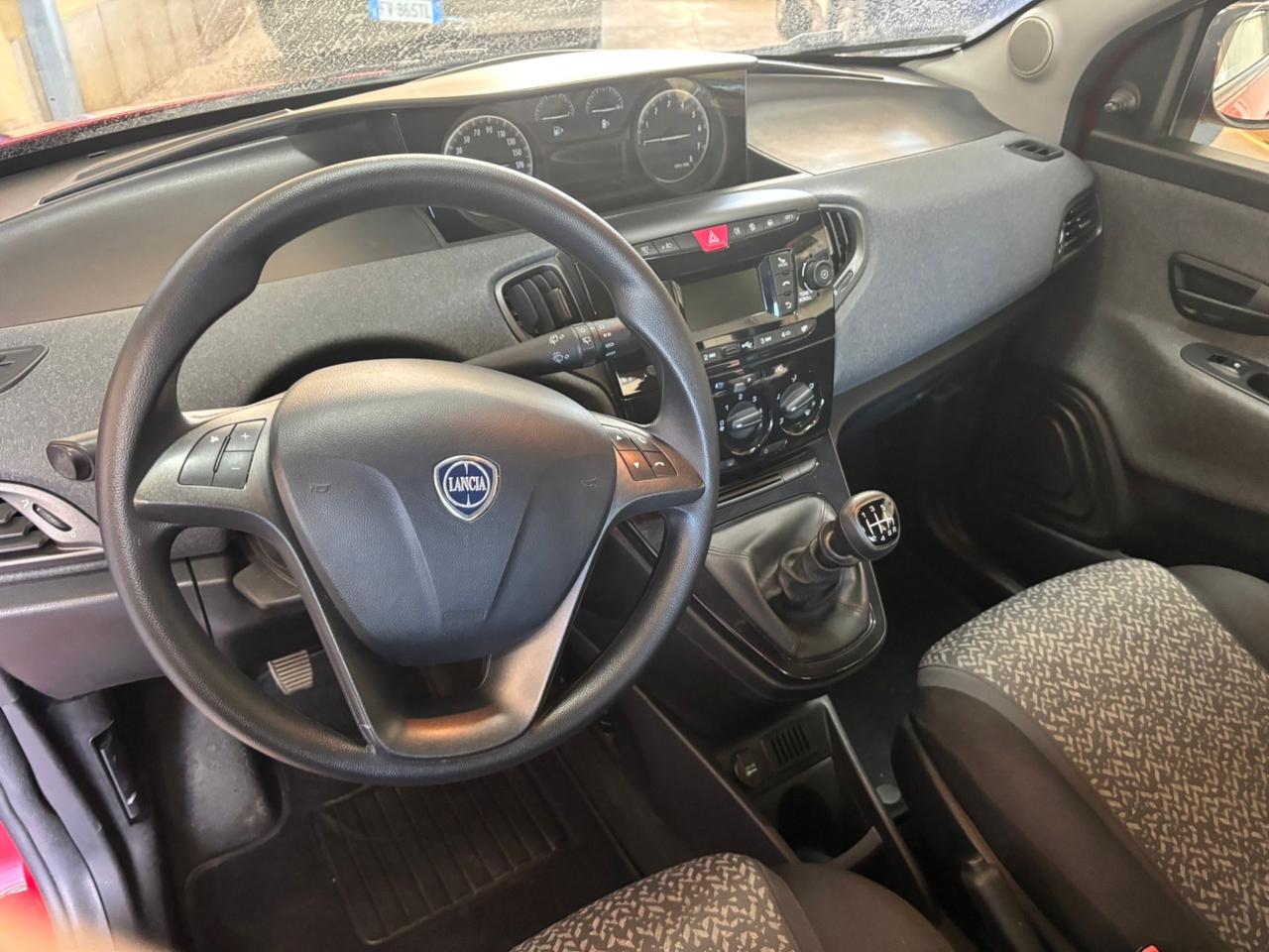 Lancia Ypsilon 1.0 FireFly 5 porte S&S Hybrid Ecochic Silver