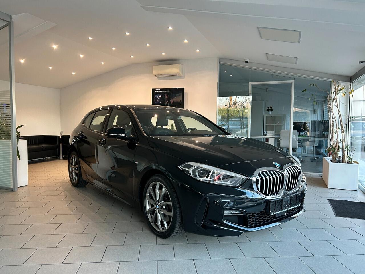 Bmw 120 120d 5p. Msport auto LED 18" NAVI
