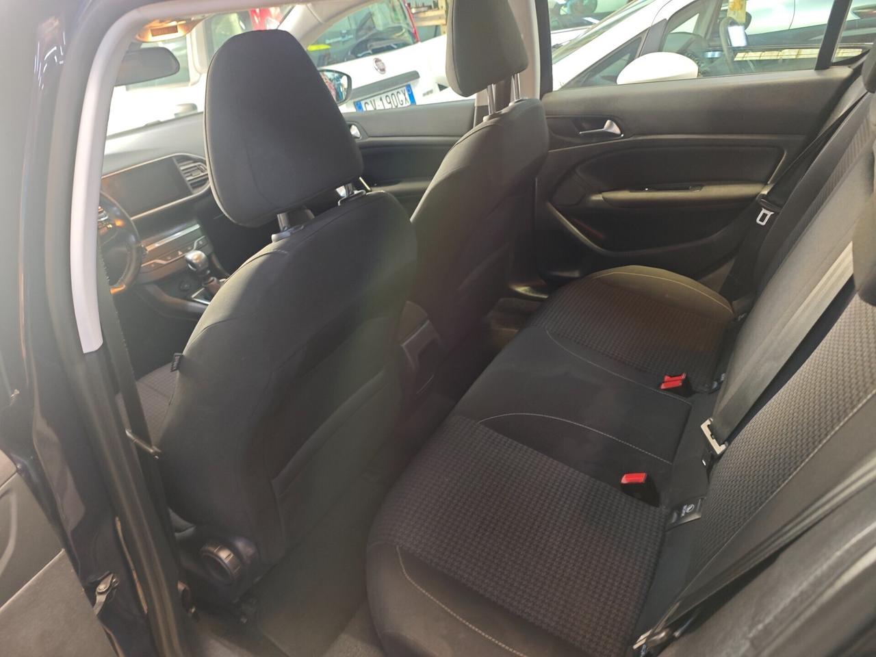 Peugeot 308 BlueHDi 130 S&S Business