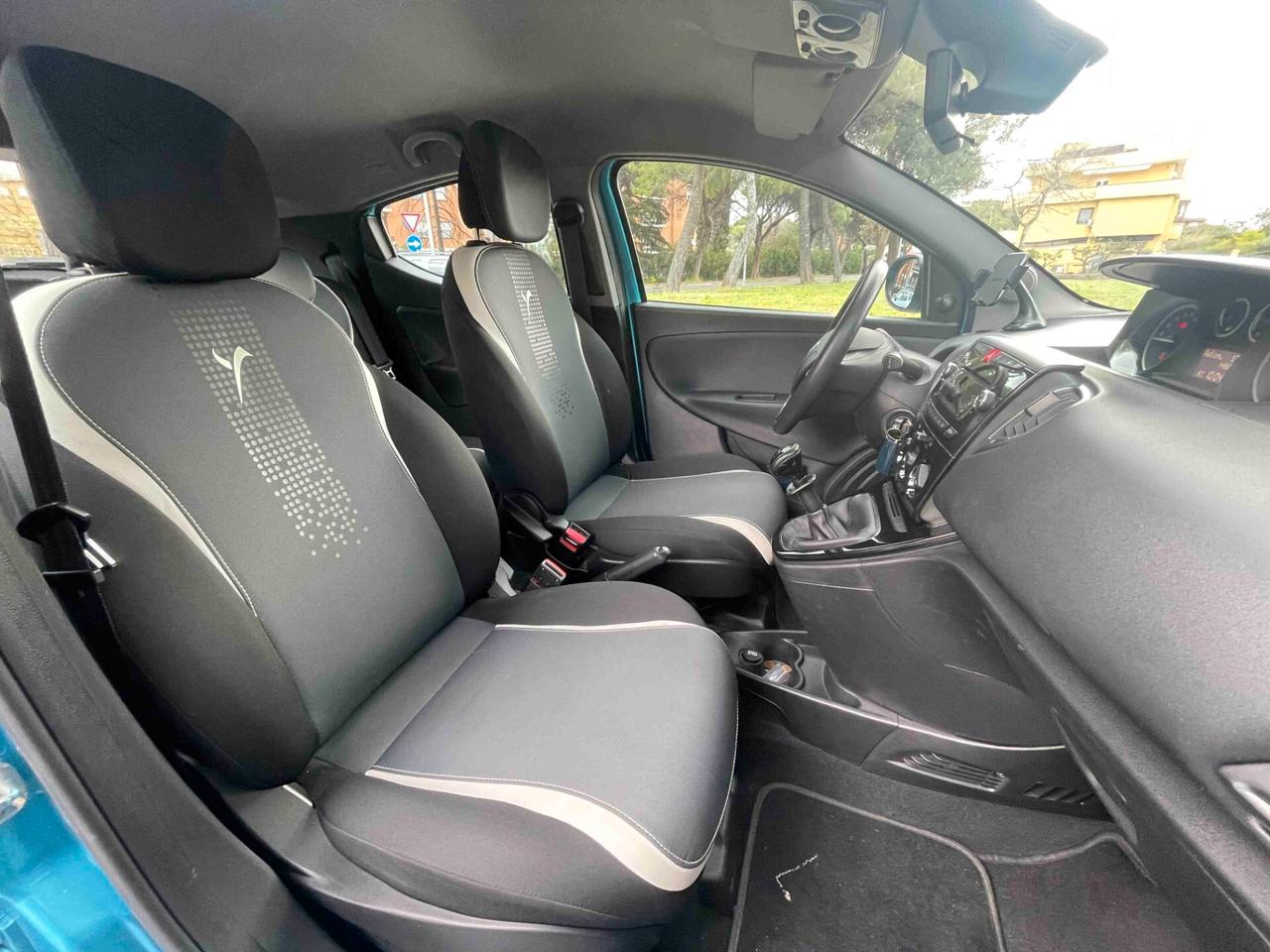 Lancia Ypsilon 1.2 69 CV 5 porte Elefantino NEOPATENTATI