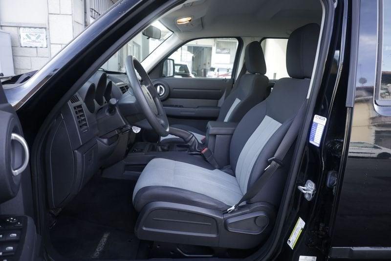 Dodge Nitro Dodge Nitro 2.8 CRD DPF SE 4WD 130KW ANNO 2008