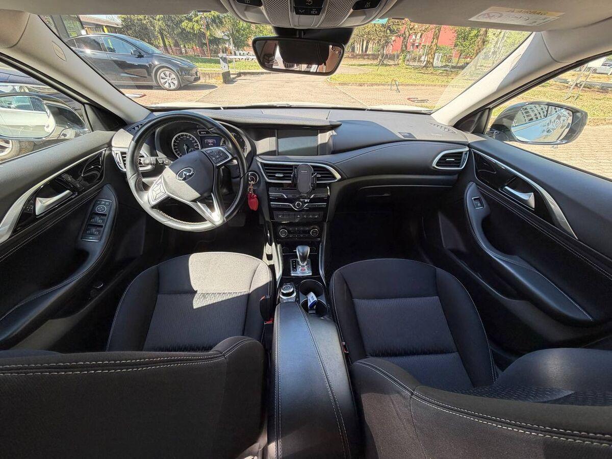 Infiniti QX30 2.2d Premium awd dct