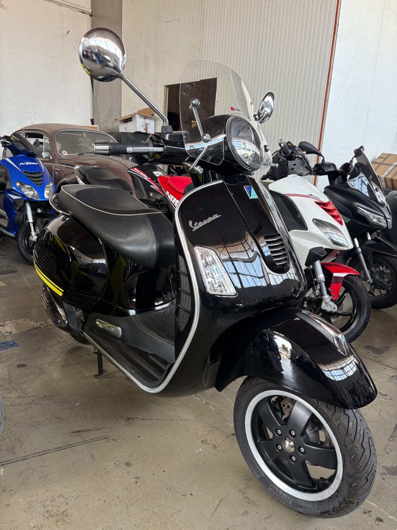 PIAGGIO VESPA 300 GTS