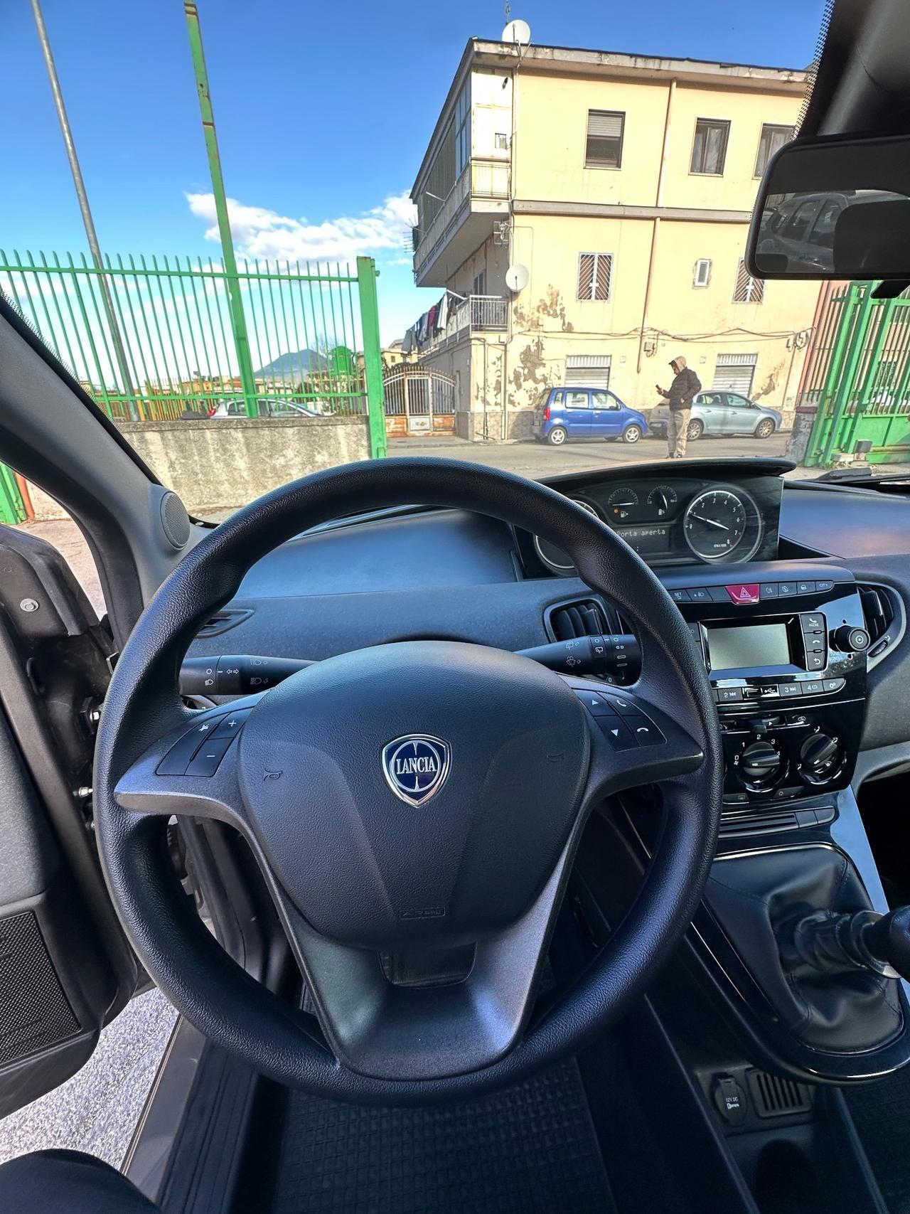 Lancia Ypsilon 1.0 FireFly 5 porte S&S Hybrid Ecochic A. Ferretti