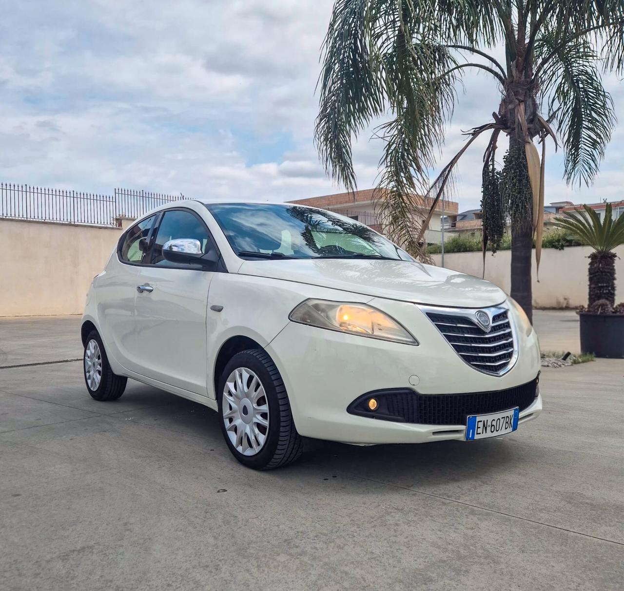 Lancia Ypsilon 1.3 MJT 16V 95 CV 5 porte S&S Silver