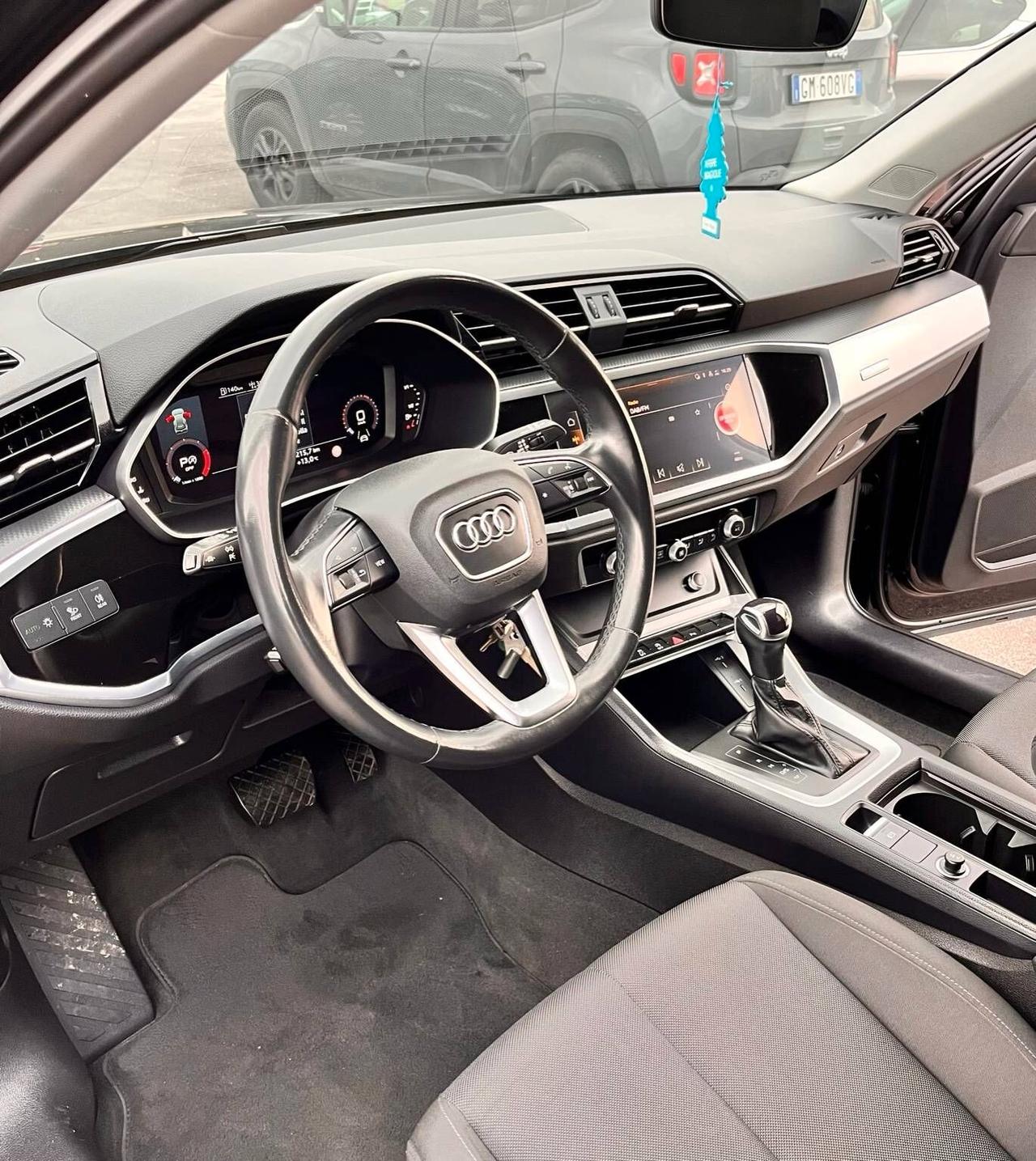 Audi Q3 35 TDI S tronic Business