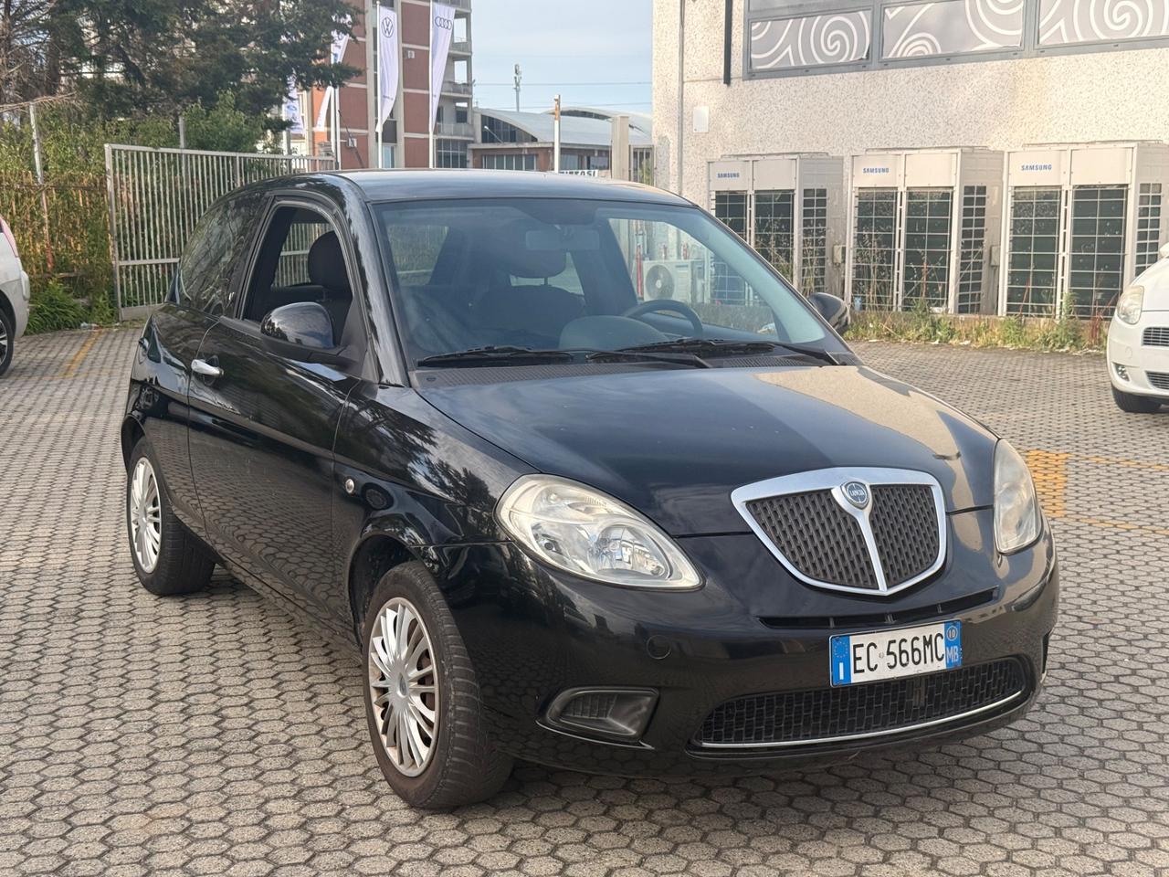 Lancia Ypsilon 1.3 MJT 75 CV Platino