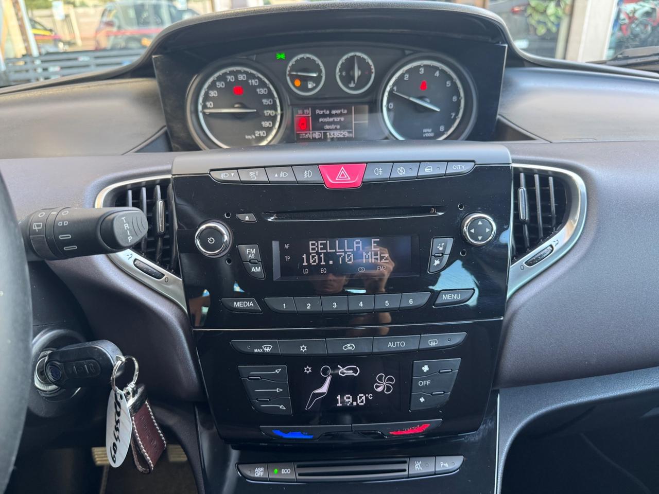 Lancia Ypsilon 0.9 TwinAir 85 CV Platinum 2013