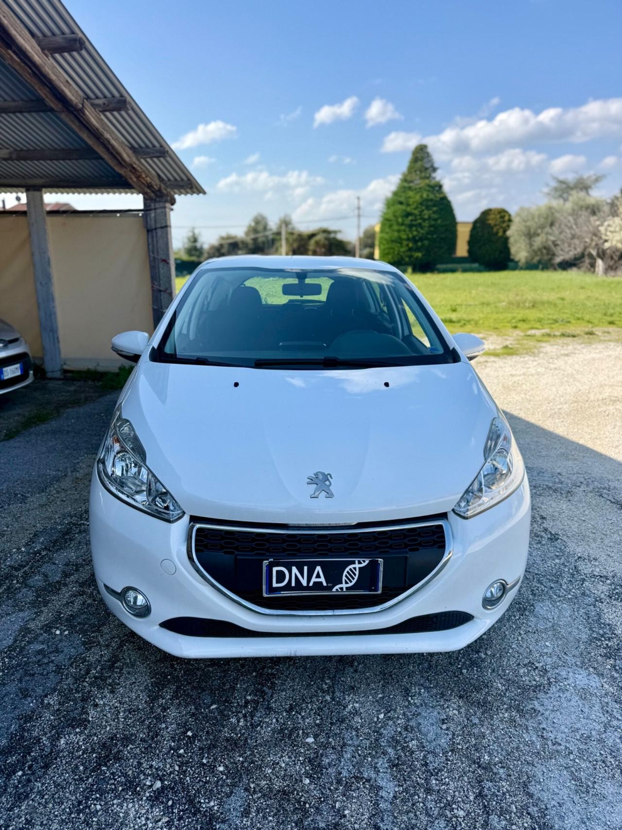 Peugeot 208 1.2 benzina 70 milaKM Neopatentati