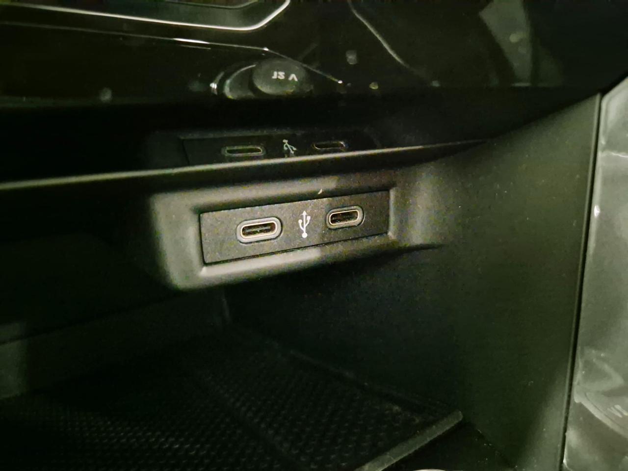 Volkswagen T-Roc 1.5 TSI Style dsg - Carplay - ACC/Lim - Sens. Park