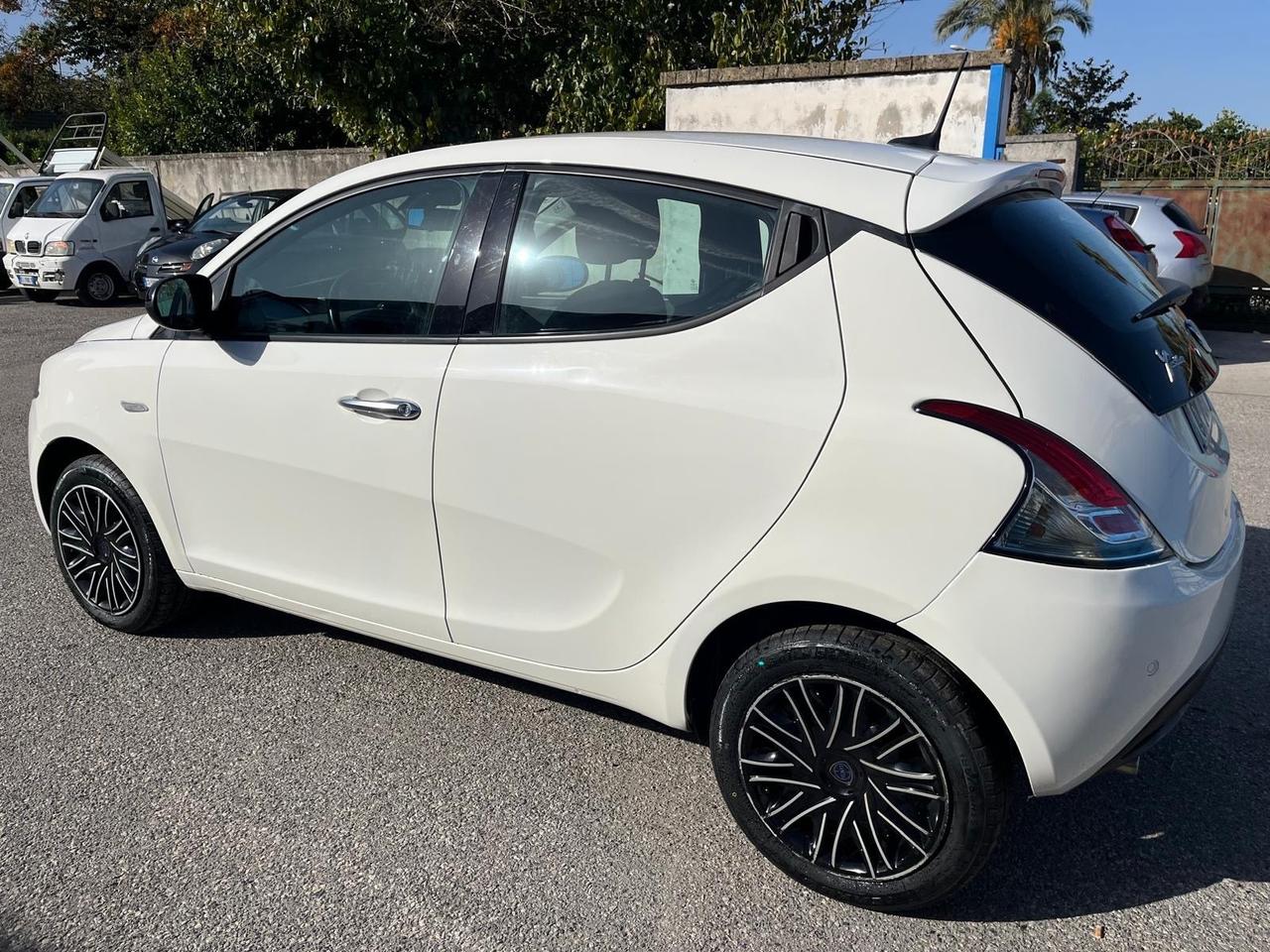 Lancia y 1.0 hybrid- 69 cv -km 69000-06/2022