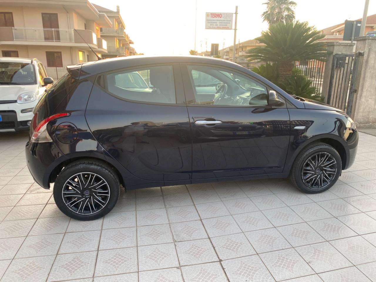 Lancia Ypsilon 1.2 69 CV 5 porte Gold