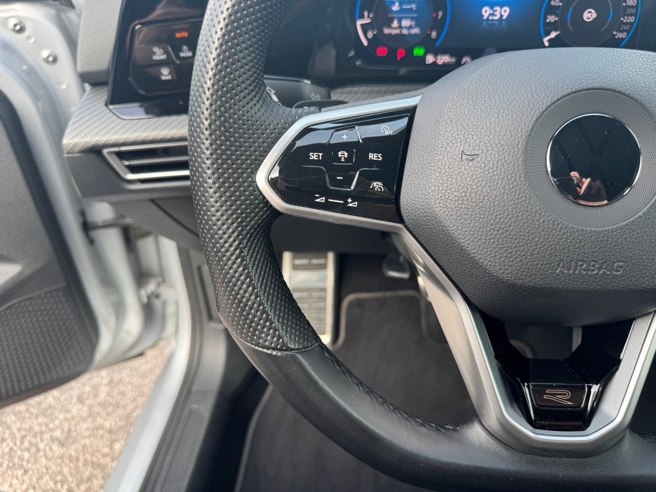 VOLKSWAGEN GOLF 8 R-LINE DSG 1.5 eTSI 150 CV EVO ACT