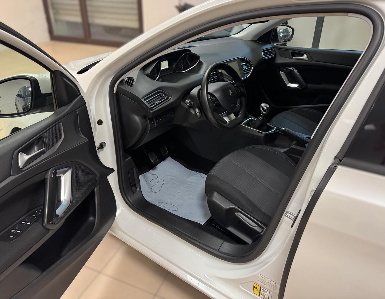 Peugeot 308 BlueHDi 120 S&S SW Allure