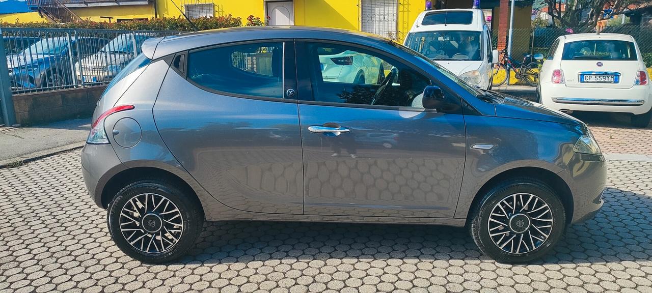 Lancia Ypsilon 0.9 TwinAir 85 CV 5 porte Metano Ecochic Elle
