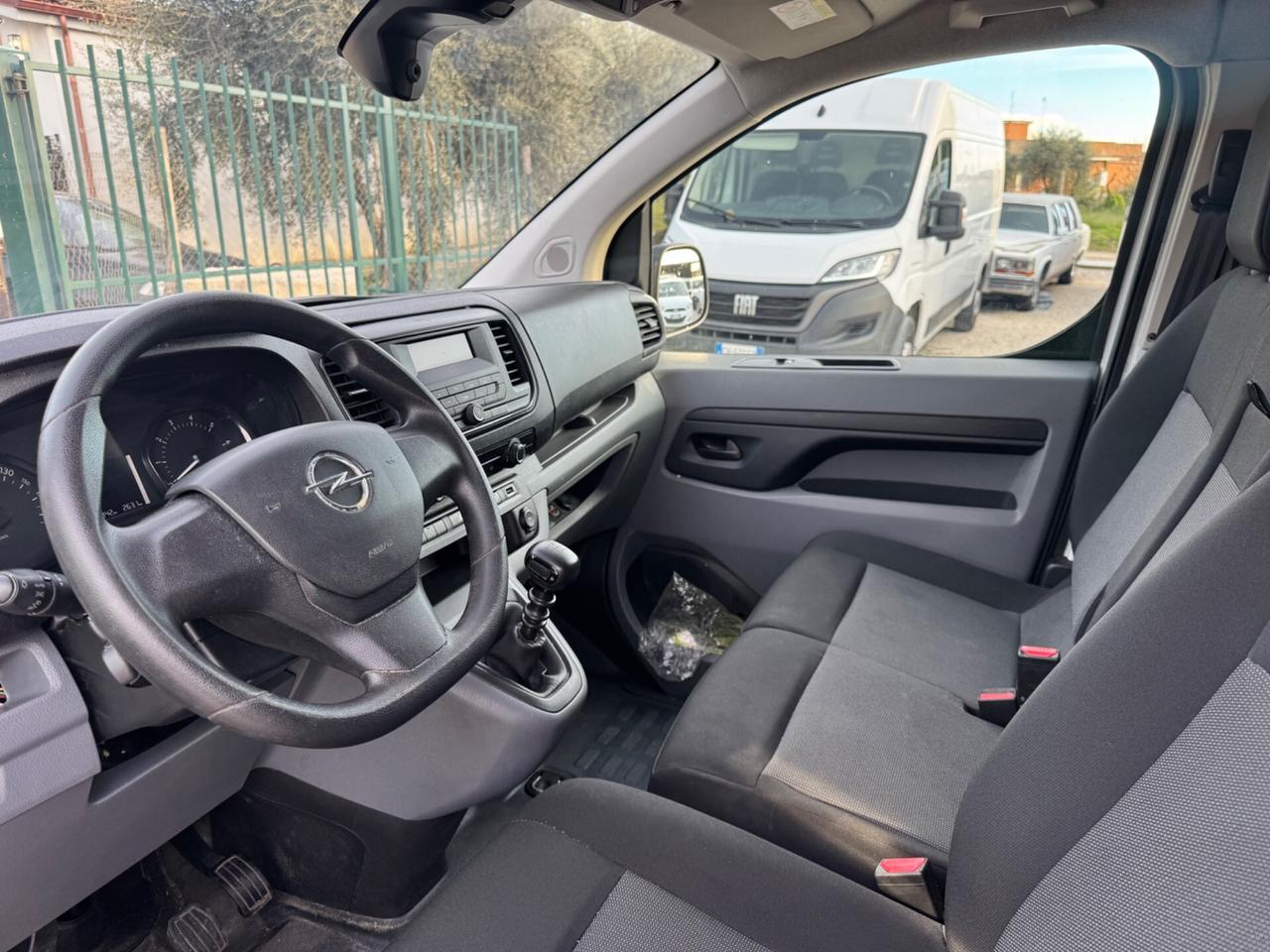 Opel Vivaro passo lungo trasporto farmaci HACCP